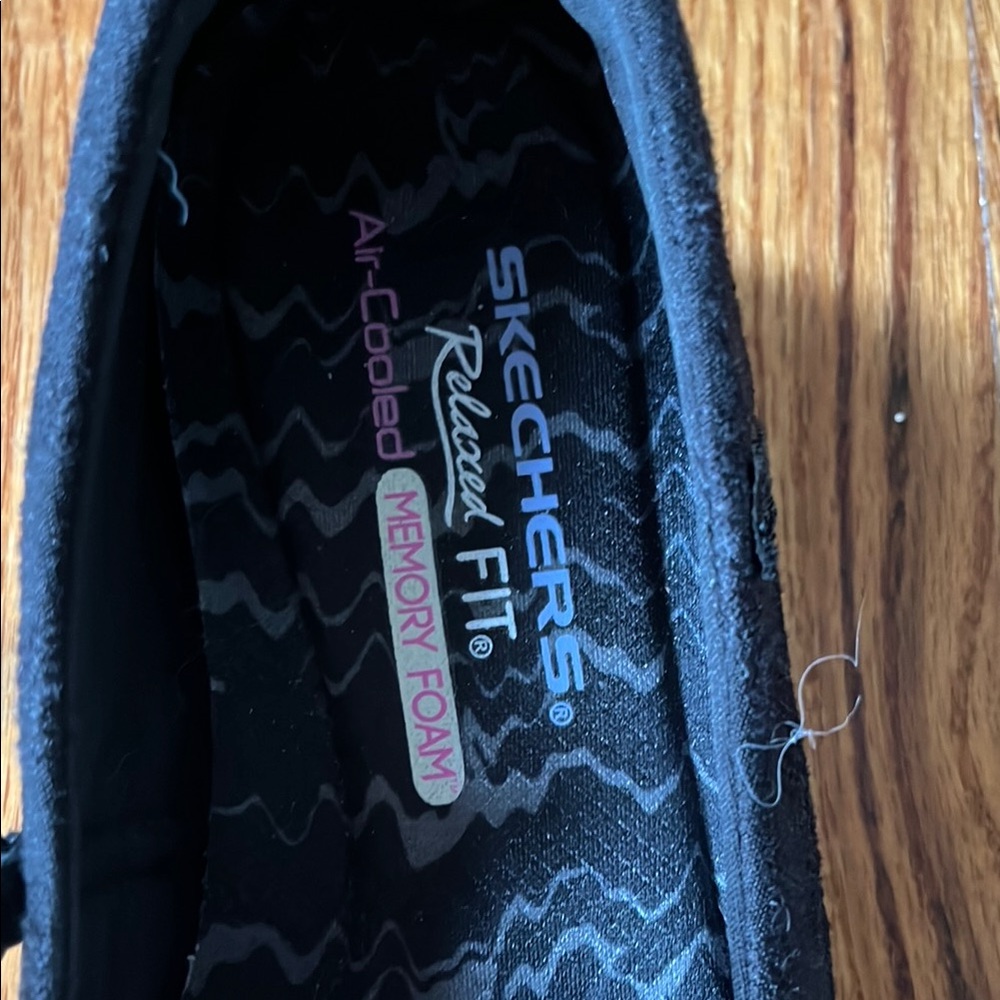 NWOT Skechers 7.5 Women’s Black Dress Shoes with Strap and Rounded Toe - Picture 2 of 8